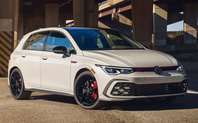 فولكس فاجن GTI وجولف R وجيتا