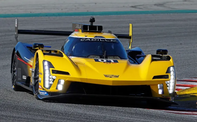 سيارة كاديلاك V-Series.R