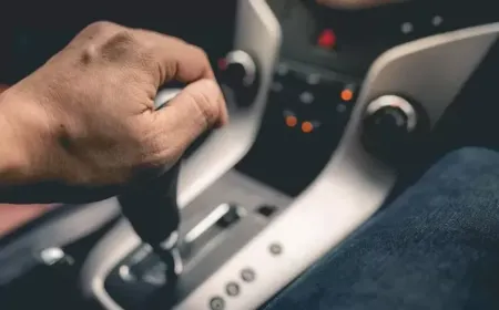 عادات شائعة قد تتسبب في تلف ناقل الحركة الأوتوماتيكي في سيارتك