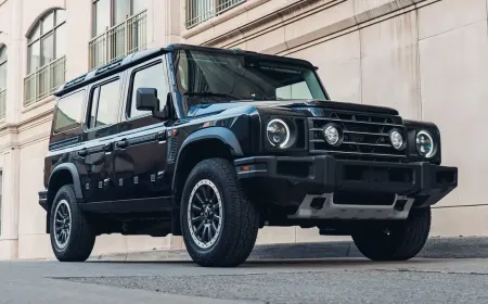 إينيوس جرينادير 2025: الأصالة تلتقي بالمغامرة العصرية في سيارة للطرق الوعرة