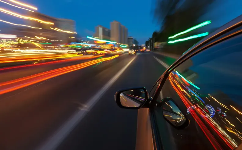 سبع عوامل تؤثر على سرعة سيارتك وأدائها