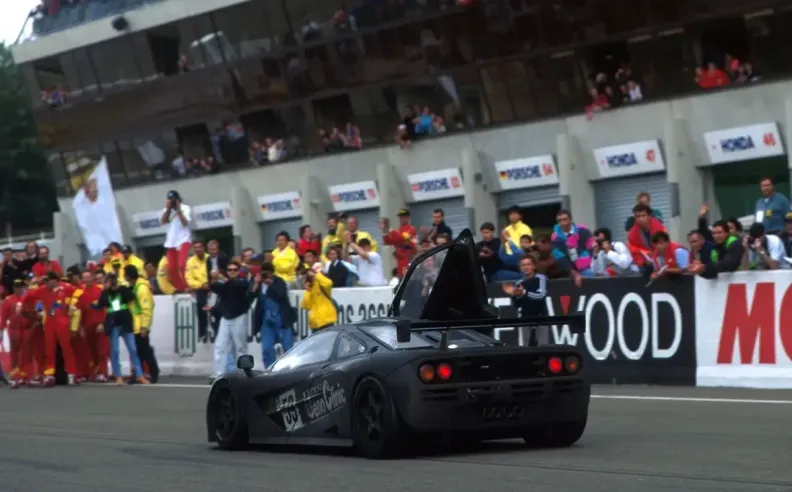 ماكلارين ضمن نخبة السيارات الخارقة