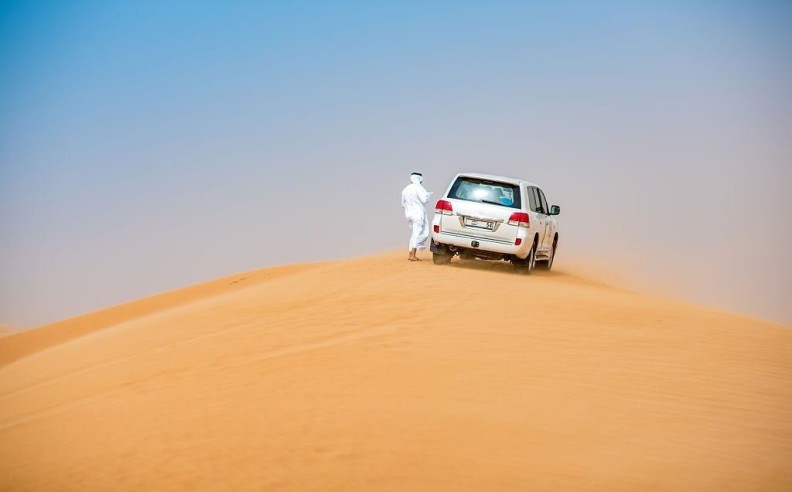 كيف تضمن استعداد سيارتك للرحلات البرية؟