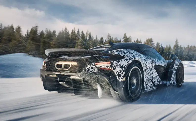 ماكلارين W1: بين الاختبارات الجليدية والقرار المصيري