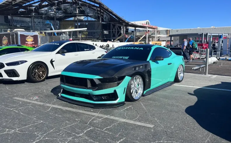 التصميم يجتاح الحدود: الفن على أربع عجلات