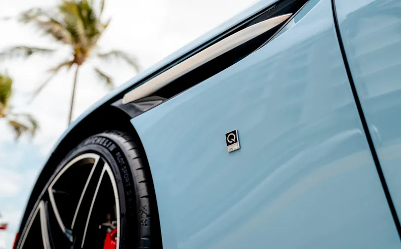 سيارتك، توقيعك الخاص: فن التخصيص على طريقة Q by Aston Martin