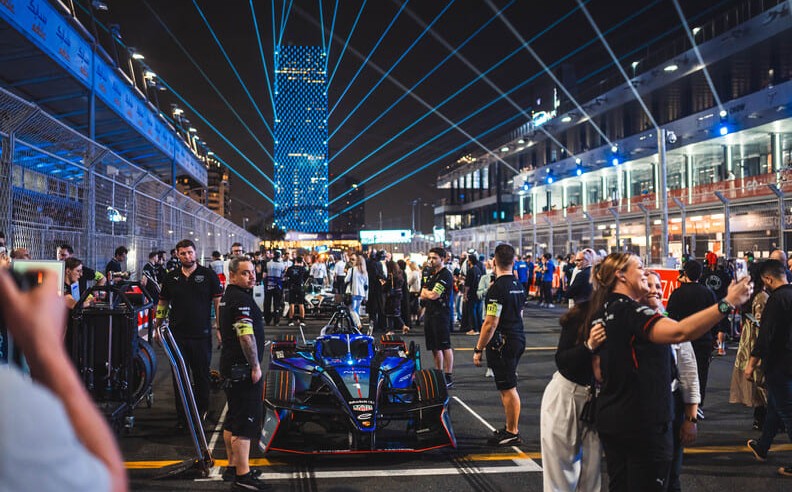 Night Racing Debut in Jeddah Electrifies Global Fans