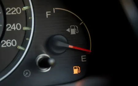 أضرار قيادة سيارتك بمستوى وقود منخفض: مخاطر قد تدمّر المحرك دون أن تدري!