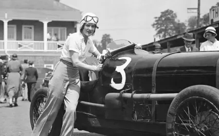 سيدة السرعة: كيف غيرت دوروثي ليفيت عالم السيارات إلى الأبد؟