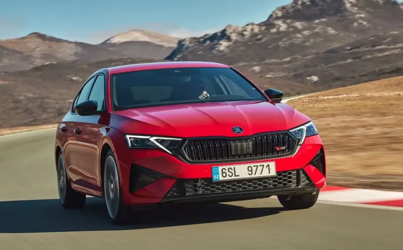 أداء رياضي على الحلبة: مفاجآت RS تبدأ عند أول انعطاف