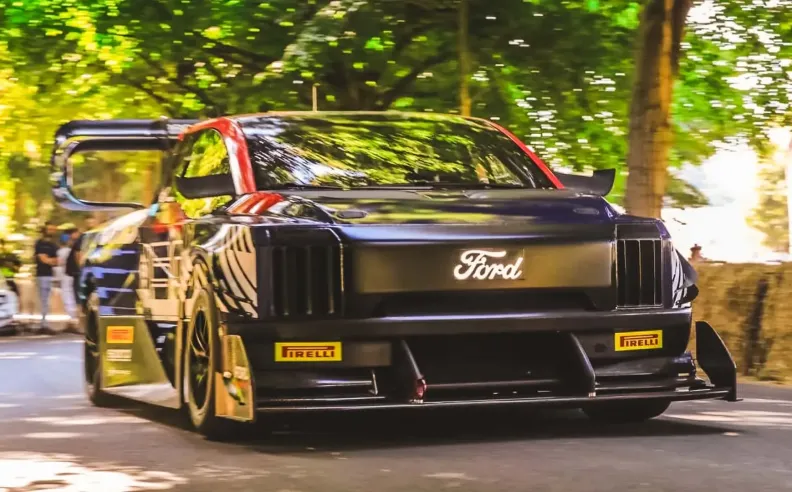 رقم قياسي جديد في التحدي: فورد سوبرتراك تسرق الأضواء