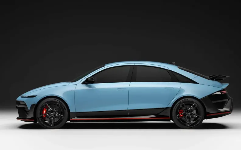 تصميم خارجي رياضي وتعديلات فعالة للديناميكا الهوائية