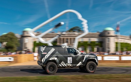 Dynamic Debut: Latest Defender Dakar D7x-R Prototype Presented at Goodwood Festival of Speed