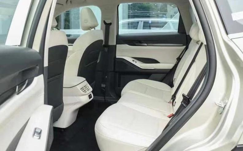 What safety features does the Haval H6 2026 have?