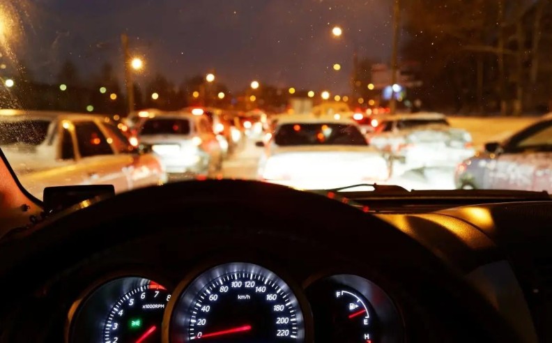 مخاطر القيادة الليلية في السعودية