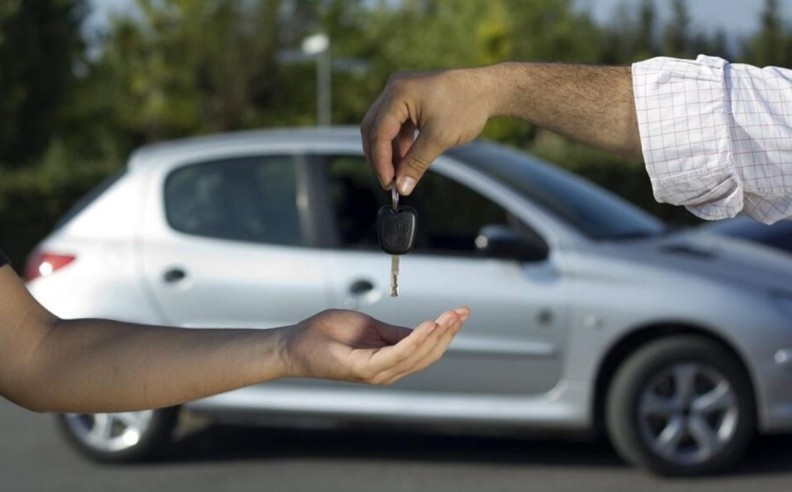 أسئلة شائعة حول التحقق من سجل السيارات في الإمارات