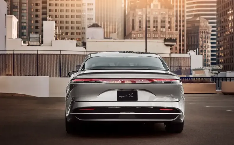 أسئلة شائعة حول EQS ولوسيد Air في الإمارات