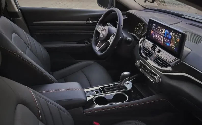 نيسان التيما فئة SL