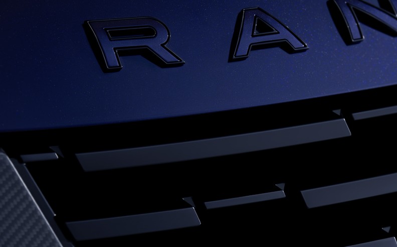 أول طراز Nocturne من رينج روڤر سبورت SV Bespoke