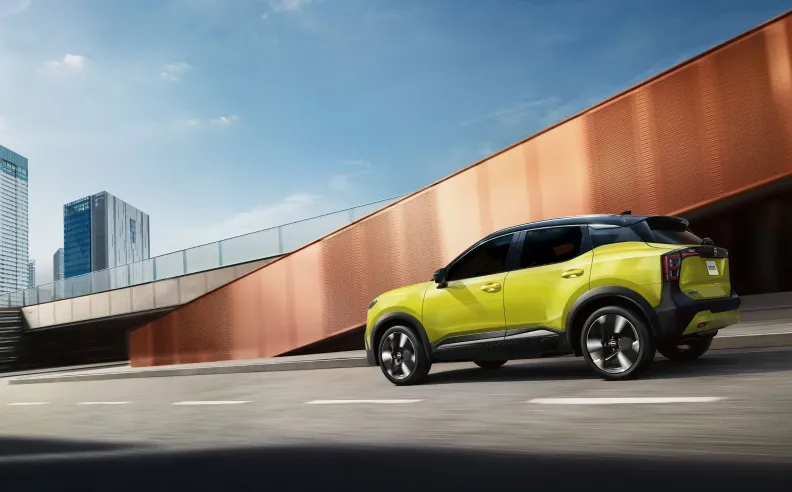 أسعار وفئات نيسان كيكس 2025 في الإمارات