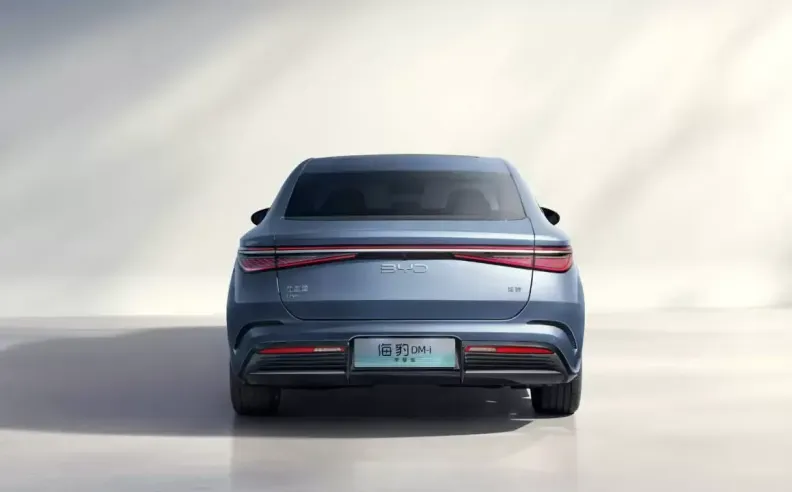 أسئلة شائعة عن بي واي دي سيل 7 2025 بالإمارات