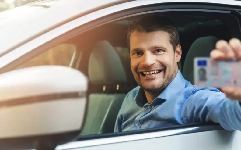 أماكن التقديم على رخصة قيادة دولية في أبوظبي