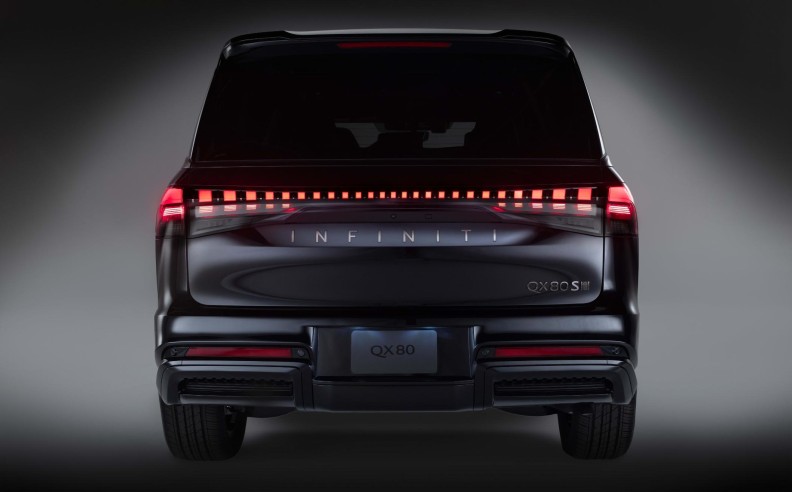الأداء، الأمان، والراحة في إنفينيتي QX80 2026