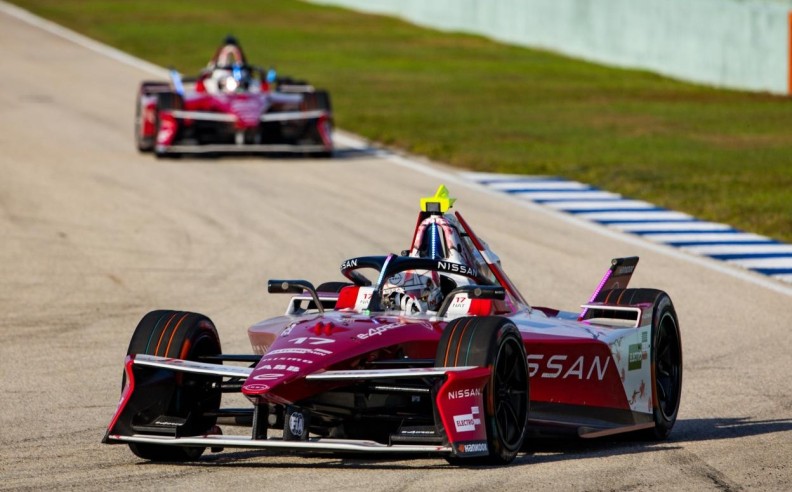 فريق نيسان للفورمولا إي يجدد ثقته بتشكيلة السائقين