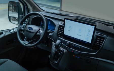 شاحنة فورد ترانزيت كارغو فان 350 جاهزة لمختلف أنواع العمل