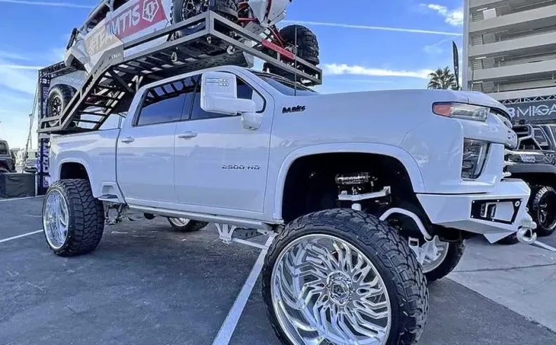 بيك أب من عالم آخر