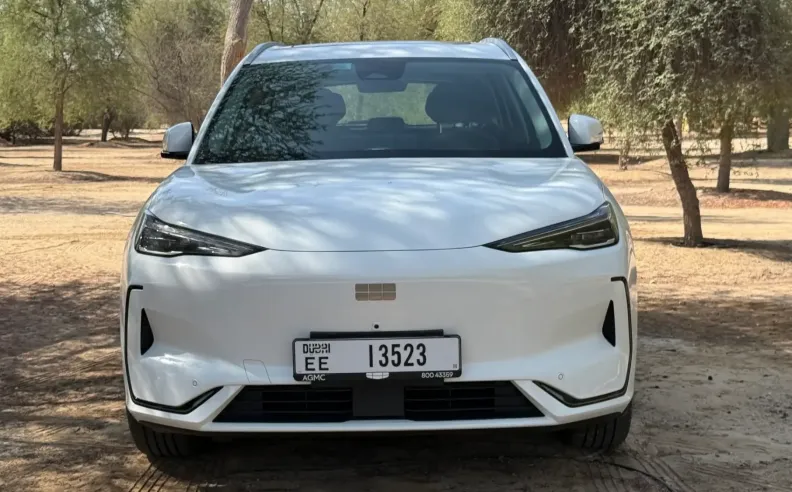 الأداء والمدى في الإمارات