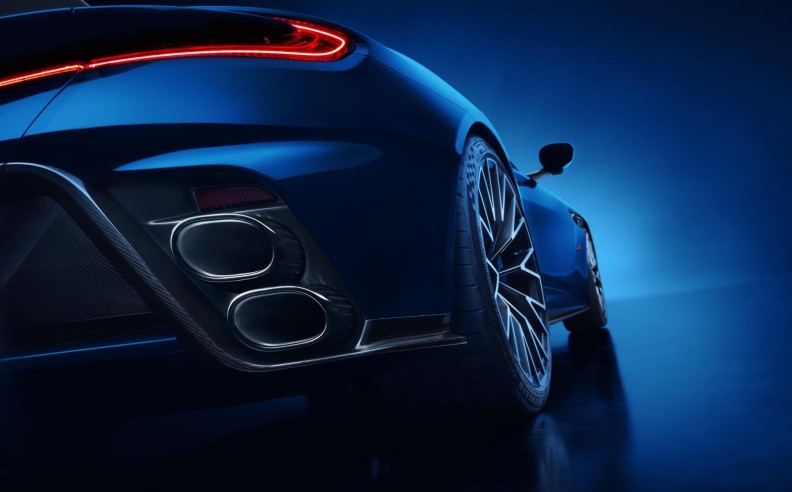 أستون مارتن دي بي 12 إس تواصل إرث الأداء الفائق