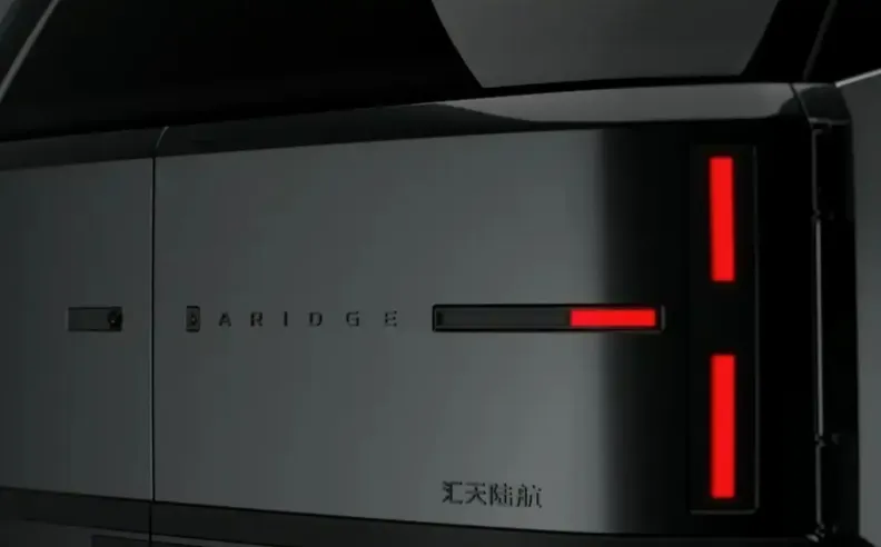 انطلاقة قوية في دبي: سيارة Land Aircraft Carrier