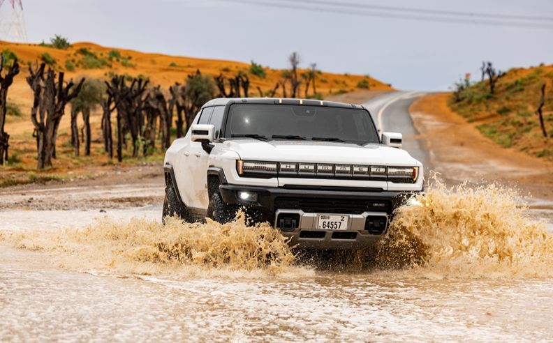 شاحنات GMC: القوة والفخامة في قلب البرية