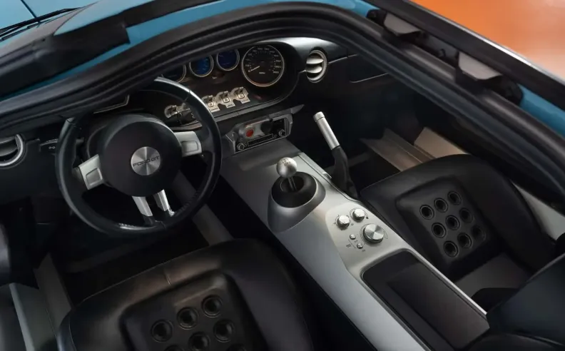 تحفة ميكانيكية تحت المطرقة