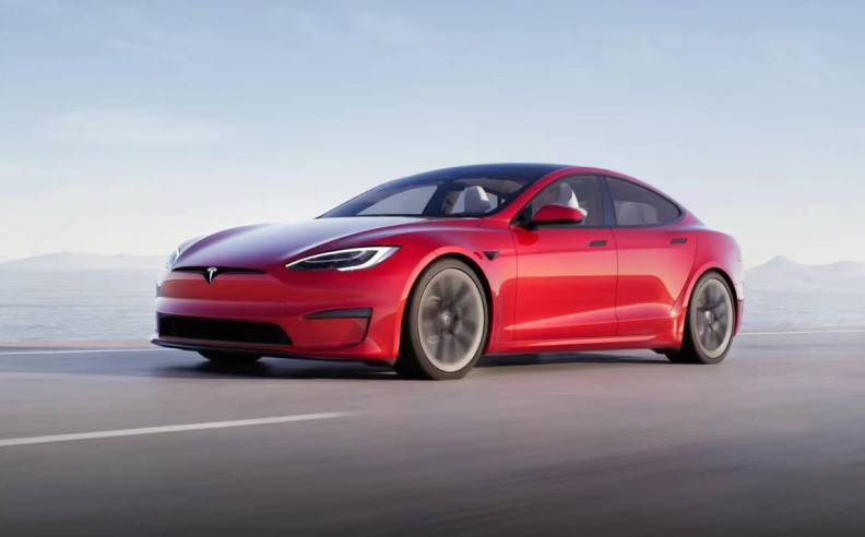 تسلا رودستر 2025: عودة قوية إلى الساحة