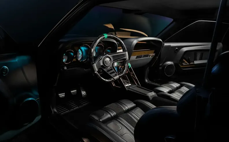 مقصورة داخلية تجمع الكلاسيكية والتقنية