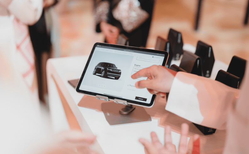 رينج روڤر تحتفي بالفخامة العصرية والإبداع السعودي في الرياض