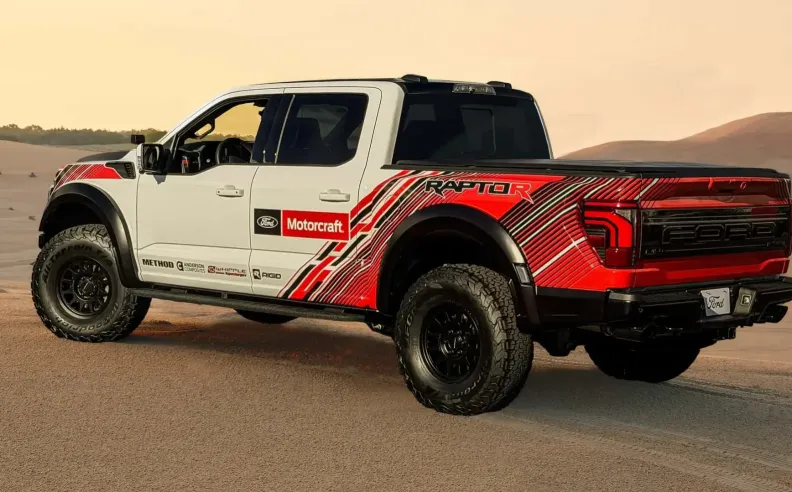 التصميم والمكونات: وحش بأناقة كربونية