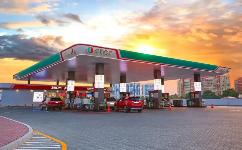 انخفاض أسعار البنزين في الإمارات نوفمبر 2025: وفر أكثر مع أحدث تحديث لأسعار الوقود!