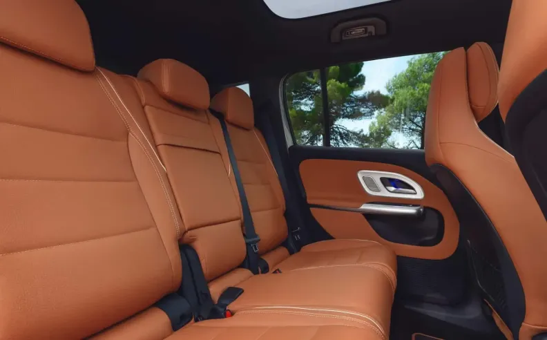 مرونة داخلية ومساحة لسبعة ركاب