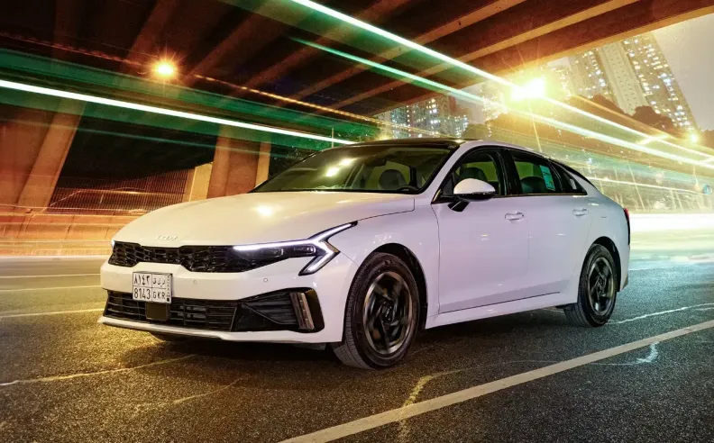 فئات وأسعار كيا K5 في السعودية