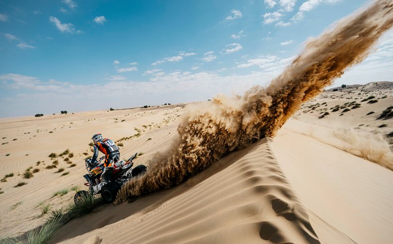 نخبة نجوم السيارات تتصدر المشهد في رالي دبي باها