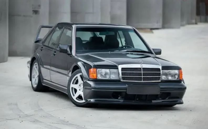 مرسيدس بنز 190E Evo II: سيدان صغيرة بروح هندسية ضخمة
