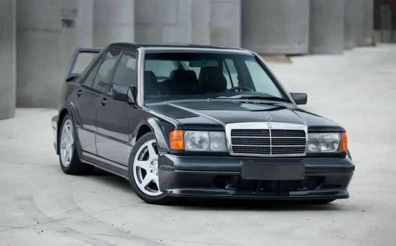 مرسيدس بنز 190E Evo II: سيدان صغيرة بروح هندسية ضخمة