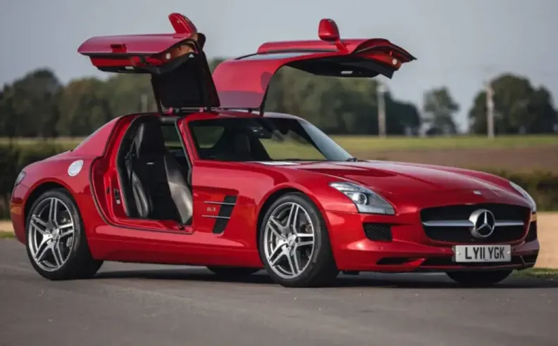 مرسيدس SLS AMG: عودة أبواب الڤراشة بروح حديثة