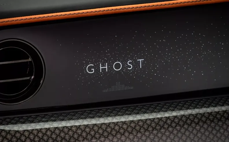 لمن هذه السيارة المخصصة من رولز رويس