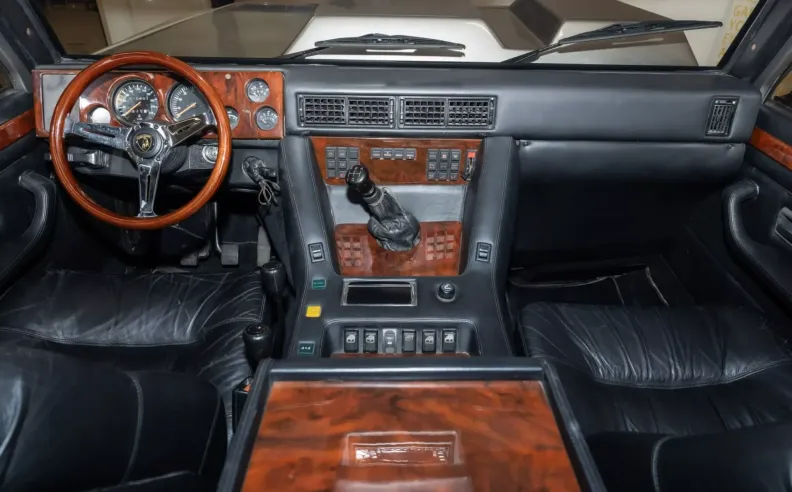 تفاصيل الأداء والفخامة