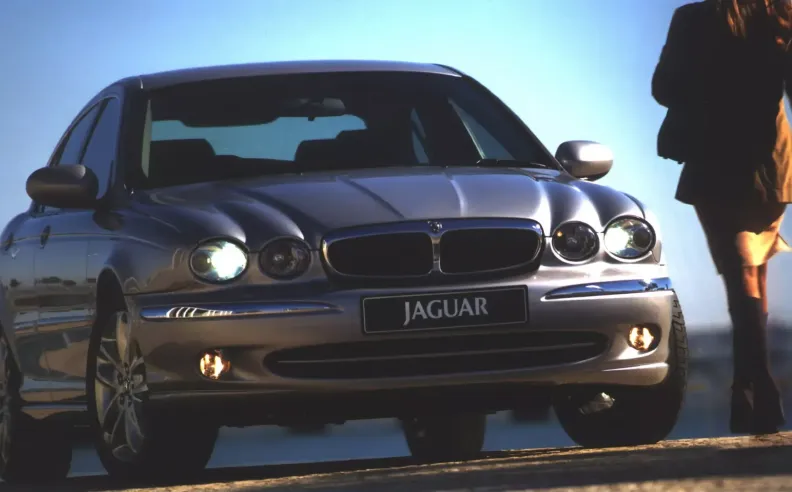 جاكوار X-Type: من سيدان أنيقة إلى تجربة بصرية صادمة