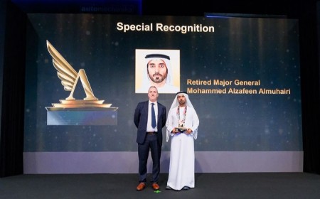 جوائز أوتوميكانيكا دبي 2025 تُكرّم اللواء المتقاعد محمد الزفين المهيري بجائزة التقدير الخاصة